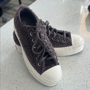 Converse Women's Sneakers in cozy Dark Gray. Size 6.5